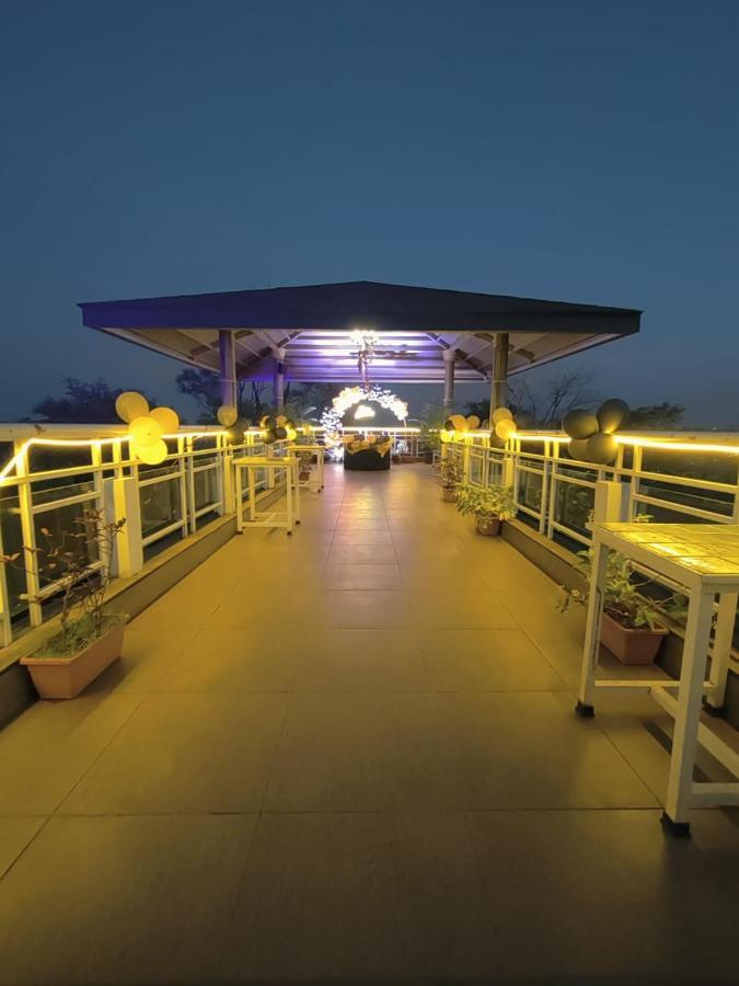 The Cliff Hotel Pune Exterior photo